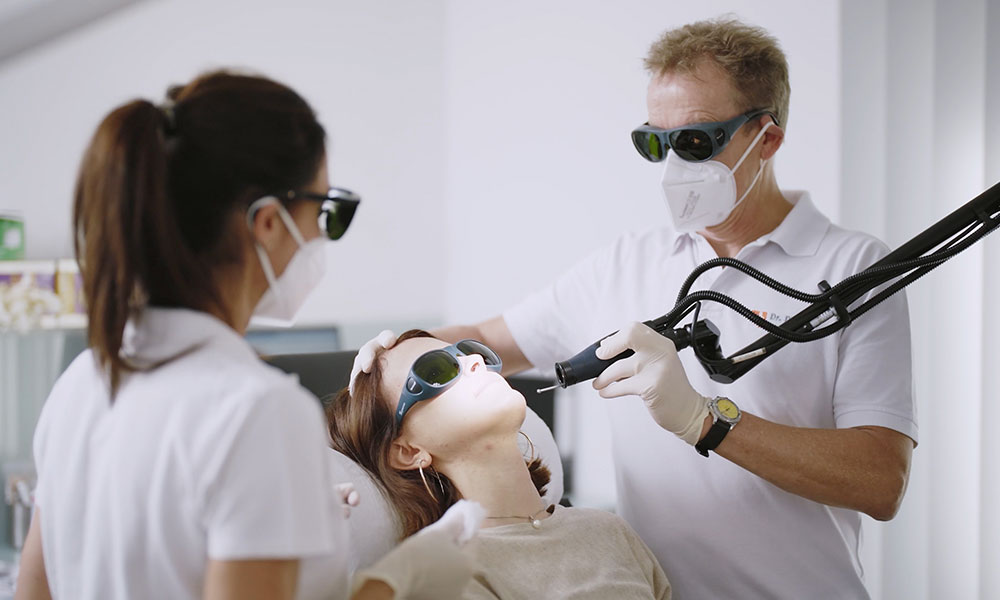 Ein Arzt macht Karriere bei CORIUS