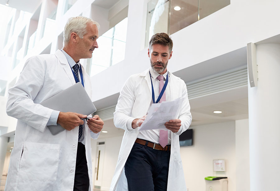 Hautärzte im Gespräch über eine Praxisabgabe