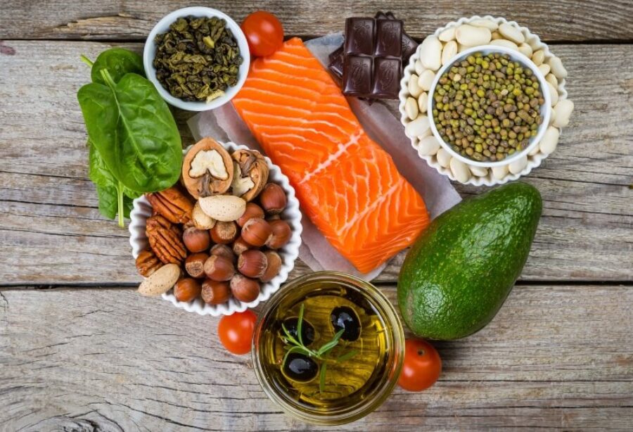 Eine Vielfalt an Lebensmitteln zur Ernährung bei Neurodermitis