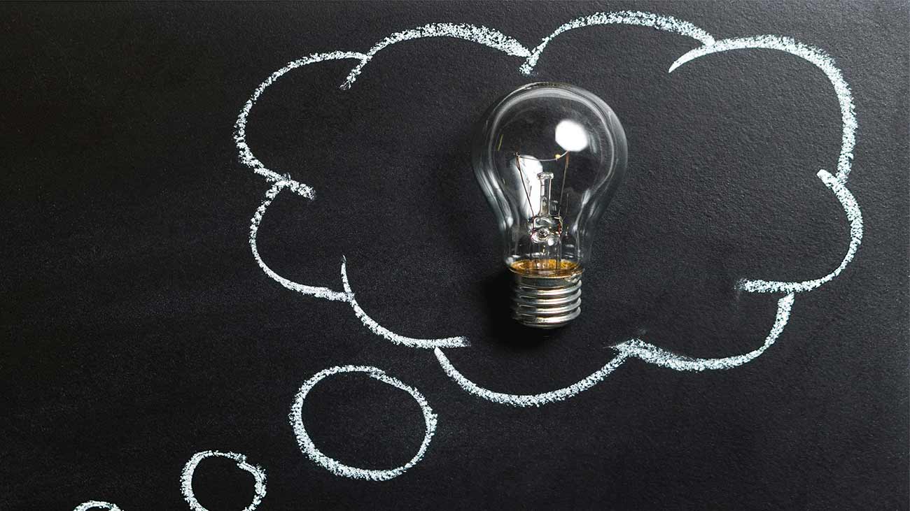 Machen Sie sich in Ruhe Gedanken über Ihre Dermatologie-Karriere: Festanstellung oder Selbstständigkeit? Eine Pro- und Contra-Liste kann helfen.