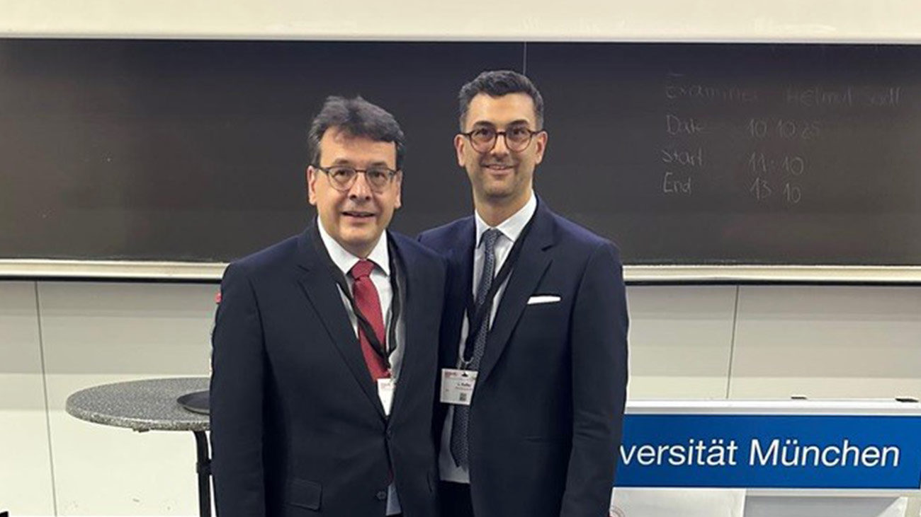 Staffelstabübergabe: PD Dr. med. Thomas Volz (links) übergibt das Amt des DGDC-Präsidenten an PD Dr. med. Dr. med. univ. Lukas Kofler (rechts)