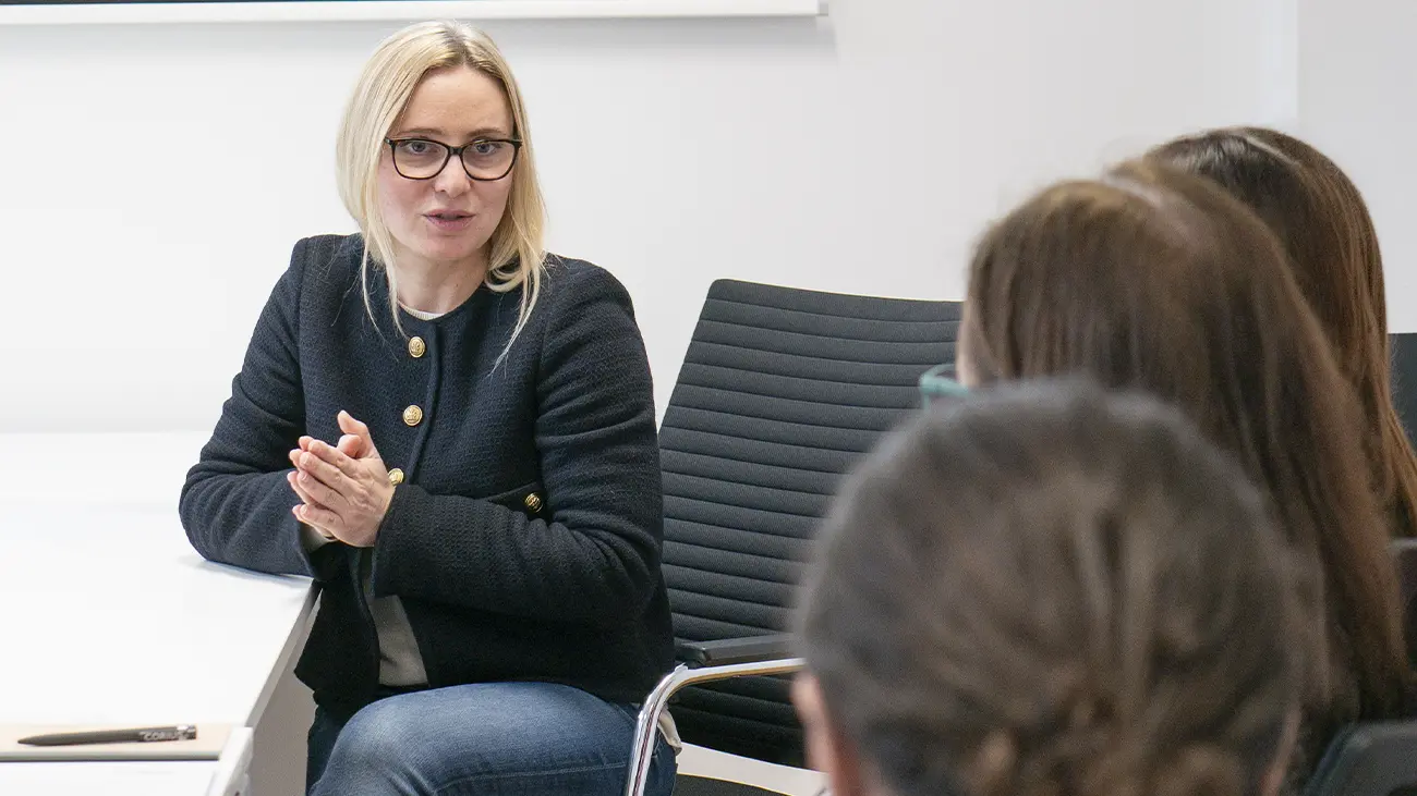 Gespräch und Vortrag zum Praxismarketing bei beim CORIUS Führungskräfte-Workshop 2026