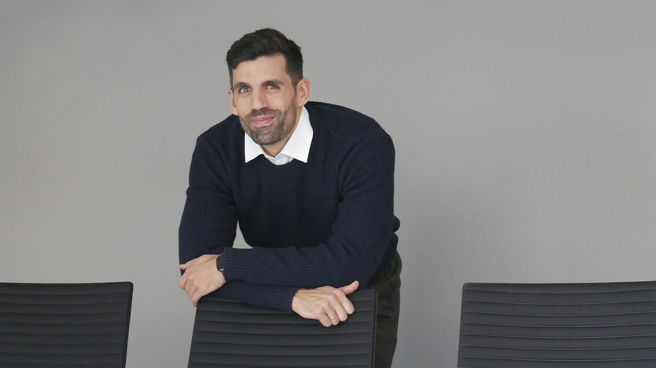 Senior Recruiter Habib Fussi im Büro